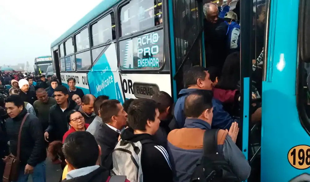 Los gremios de transportistas de Lima y Callao confirmaron que no habrá paralización el 24 de noviembre, agudizando su situación ante extorsiones y ataques. Se espera diálogo con el Gobierno.