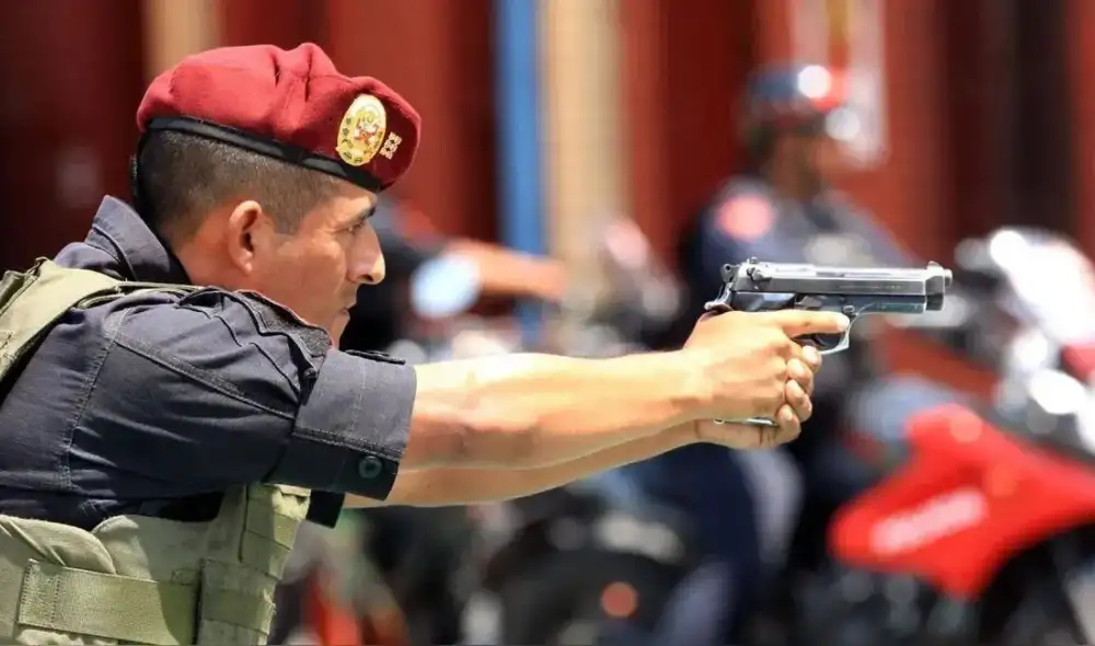 Cambio. Después que las empresas concursantes cuestionaron la transparencia de la compra de pistolas, el Mininter cambió la fecha de la adjudicación. Foto: difusión Cambio. Después que las empresas concursantes cuestionaron la transparencia de la compra de pistolas, el Mininter cambió la fecha de la adjudicación. Foto: difusión