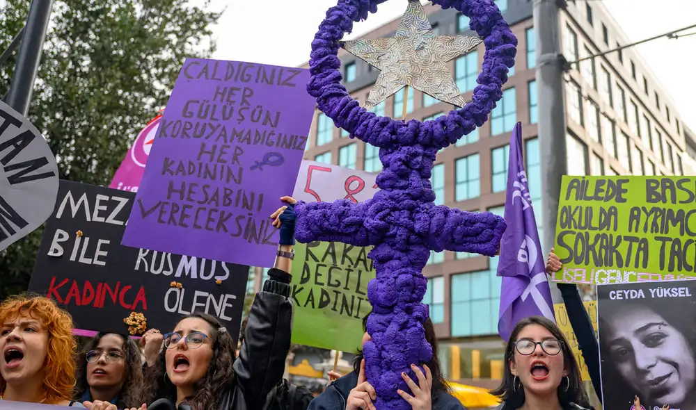 En la ciudad de Estambul (Turquía) se realizó una manifestación por el Día Internacional para la Eliminación de la Violencia contra la Mujer. En la ciudad de Estambul (Turquía) se realizó una manifestación por el Día Internacional para la Eliminación de la Violencia contra la Mujer.