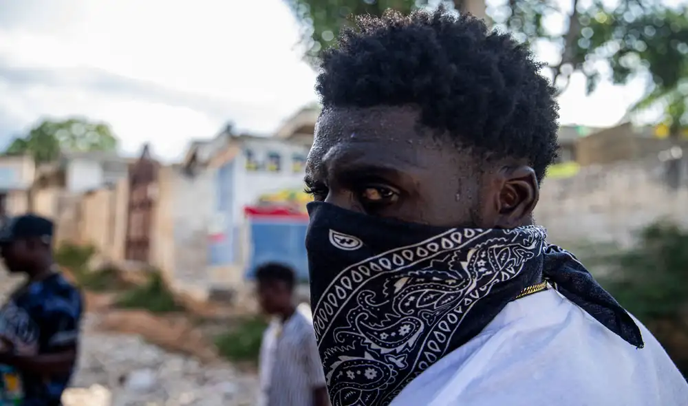 Haití es uno de los países más inseguros, debido a que está controlado por pandillas que cometen asesinatos, violaciones, saqueos y secuestros. Haití es uno de los países más inseguros, debido a que está controlado por pandillas que cometen asesinatos, violaciones, saqueos y secuestros.