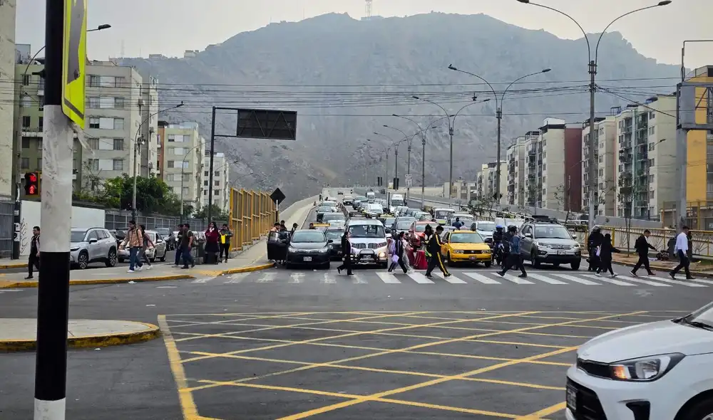 El tráfico en Lima enfrenta congestión en los principales corredores, como la Vía Expresa y la avenida Javier Prado, por choques y trabajos viales diarios. El tráfico en Lima enfrenta congestión en los principales corredores, como la Vía Expresa y la avenida Javier Prado, por choques y trabajos viales diarios.