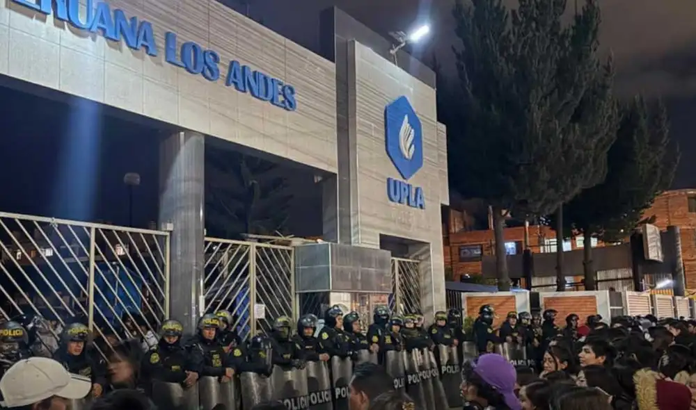 Estudiantes toman campus de la UPLA por alza de pensiones Estudiantes toman campus de la UPLA por alza de pensiones