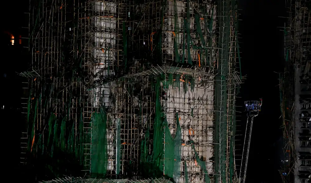 La cifra de muertos tras feroz incendio en complejo residencial de Hong Kong aumentó a 75.