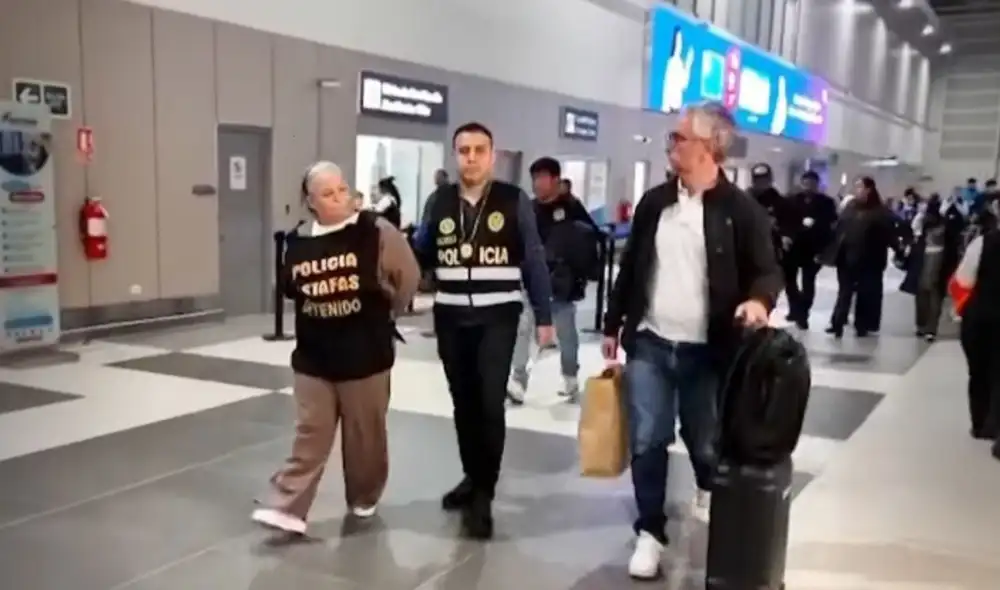 Detienen ciudadana dominicana al intentar salir del Perú con carnet falsificado Detienen ciudadana dominicana al intentar salir del Perú con carnet falsificado