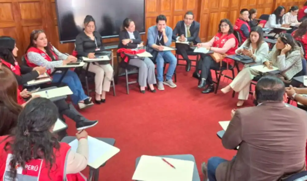 La presidenta de la Corte enfatiza la necesidad de humanizar el servicio y brindar apoyo a las víctimas. Fuente: Difusión.