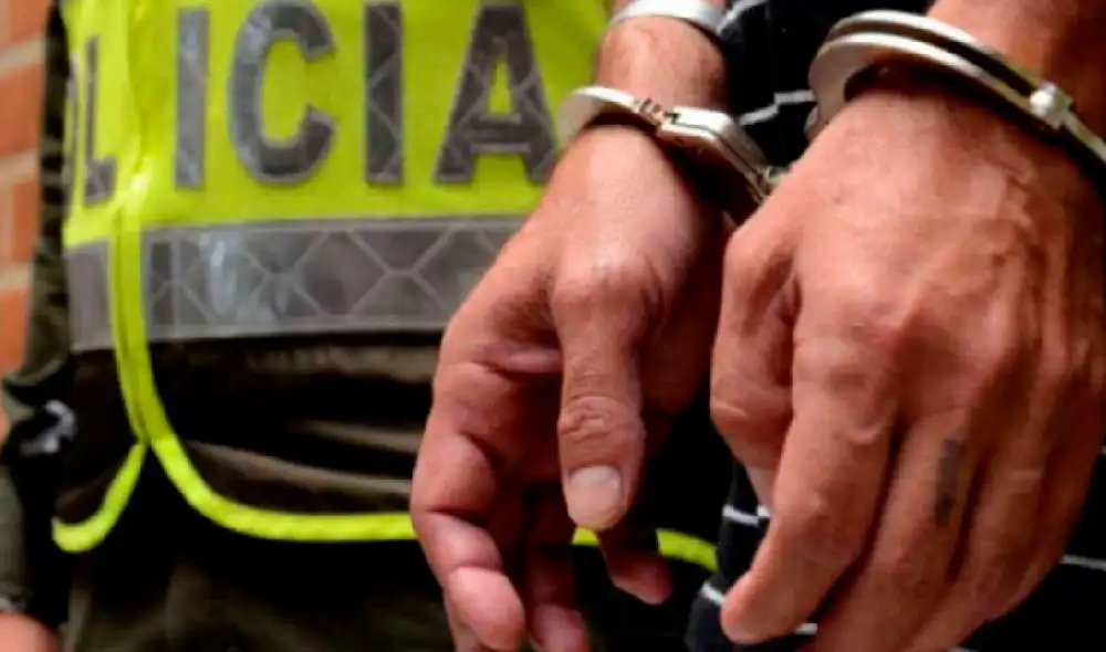 Entre las pertenencias de uno de los arrestados se encontró un arma de fuego sin licencia. Fuente: Difusión.