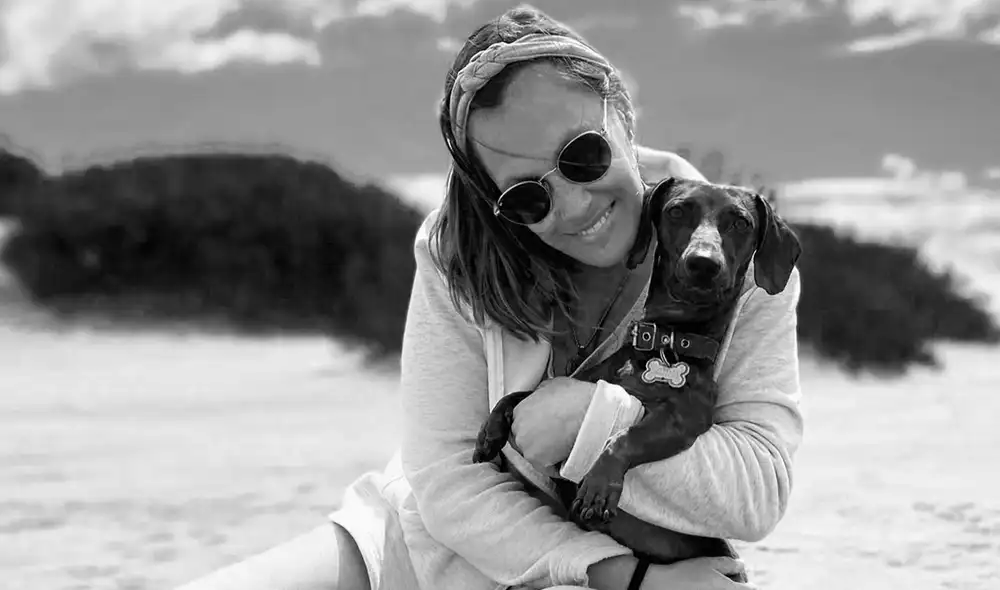 Leticia Lembi falleció tras caer 25 metros por un acantilado en Mar de Plata, Argentina. Leticia Lembi falleció tras caer 25 metros por un acantilado en Mar de Plata, Argentina.