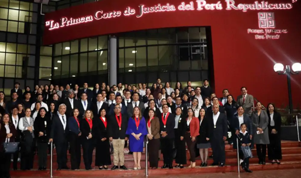 Este esfuerzo voluntario de 24 horas permitió a los magistrados y personal atender casos de diversas especialidades. Fuente: Difusión.