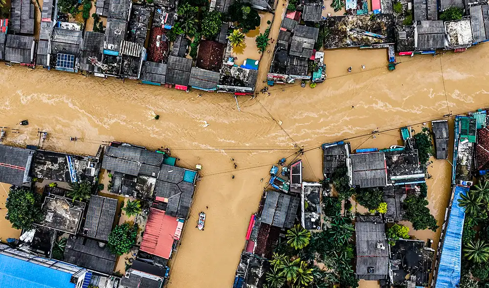 Las difíciles condiciones climáticas y los daños en la infraestructura complican la llegada de ayuda humanitaria. Foto: AFP