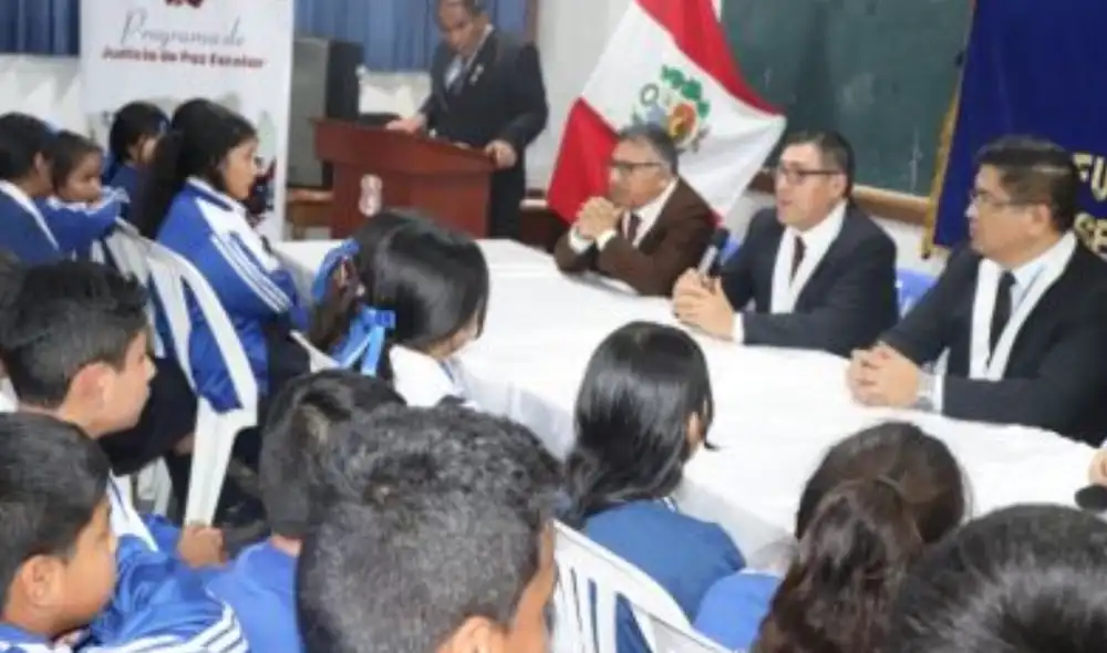 El conversatorio abordó sanciones del Código Penal y promovió el rol de los jueces de paz escolar. Fuente: Difusión.