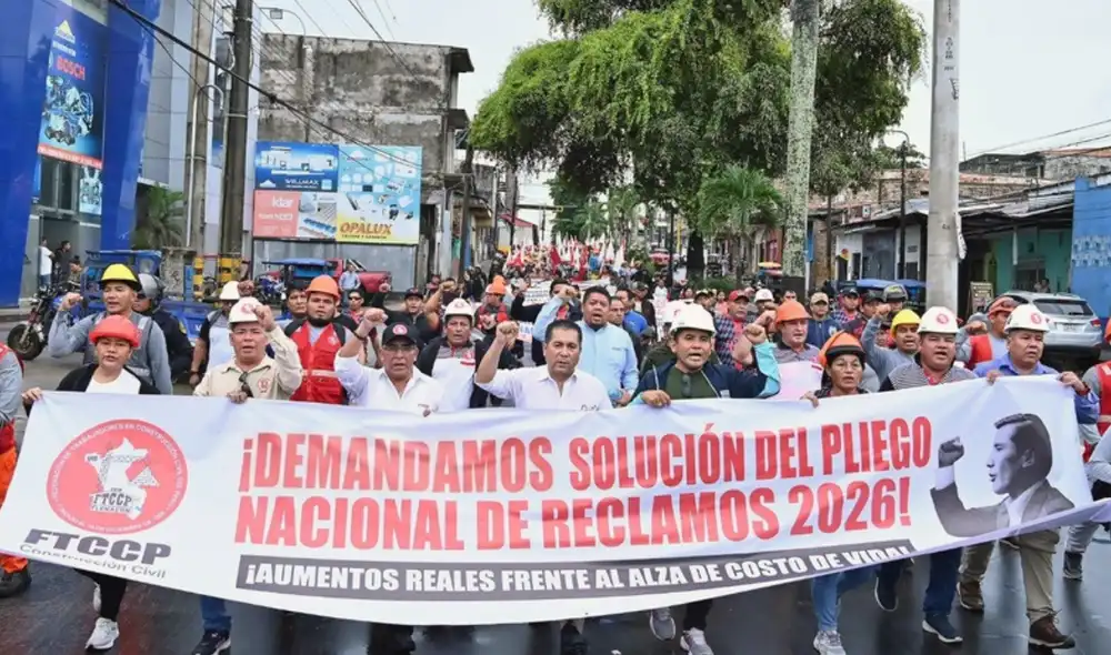 Más de 200 sindicatos realizaron el 27 de noviembre una masiva movilización nacional Más de 200 sindicatos realizaron el 27 de noviembre una masiva movilización nacional