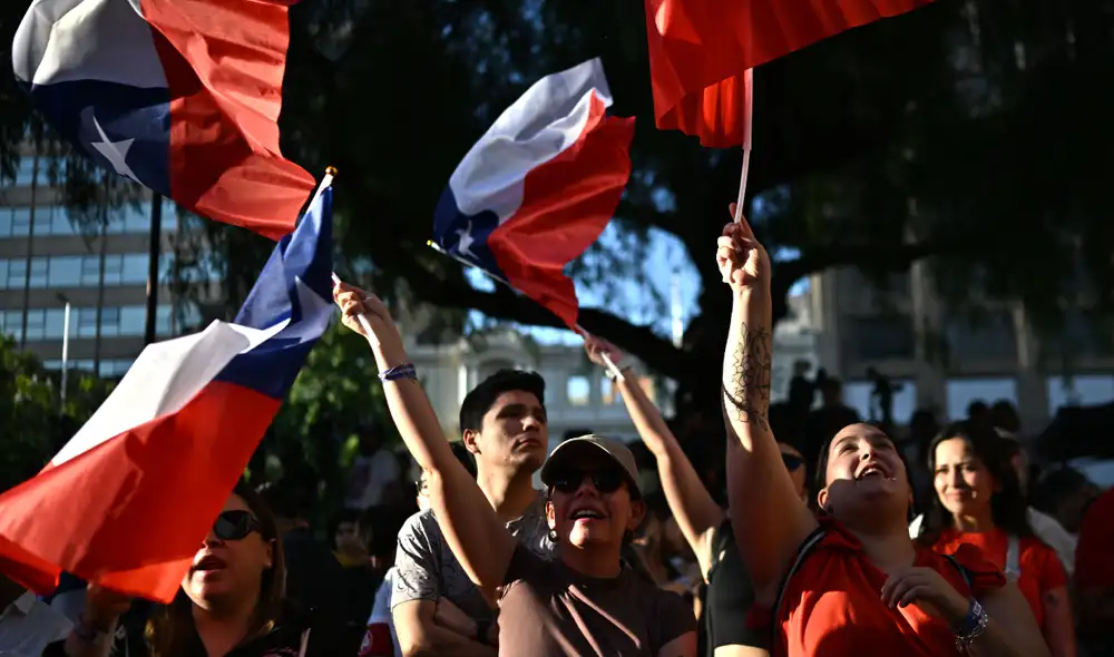 La contienda electoral en Chile se definirá entre José Antonio Kast y Jeannette Jara en el balotaje. La contienda electoral en Chile se definirá entre José Antonio Kast y Jeannette Jara en el balotaje.