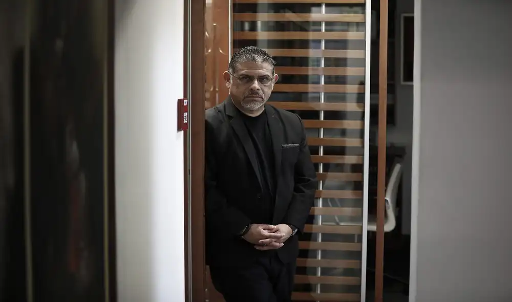 Azabache hace notar que los congresistas sancionaron a Delia Espinoza porque ella abrió investigaciones en su contra y no por el argumento de la Comisión Permanente. Fotografía: Marco Cotrina / La República