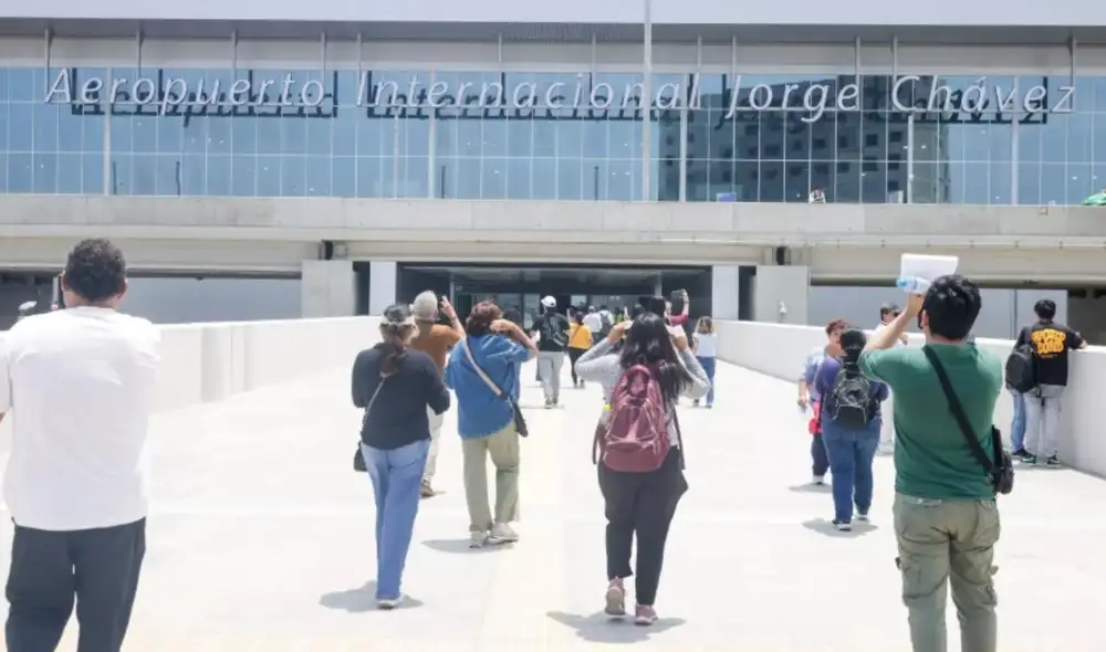 De acuerdo con LAP, varios pasajeros señalaron no haber recibido información previa y desconocían la obligatoriedad del pago de la TUUA por transferencia internacional. Foto: LAP De acuerdo con LAP, varios pasajeros señalaron no haber recibido información previa y desconocían la obligatoriedad del pago de la TUUA por transferencia internacional. Foto: LAP