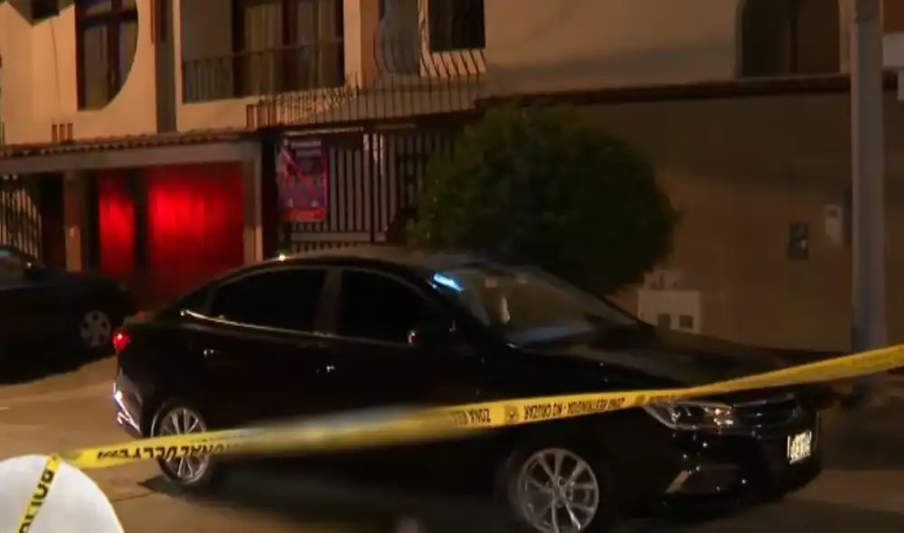 Alias 'Cara de Dedo' fue atacado a disparos cuando salía con su pareja de una vivienda de Cercado de Lima. Foto: Latina Alias 'Cara de Dedo' fue atacado a disparos cuando salía con su pareja de una vivienda de Cercado de Lima. Foto: Latina