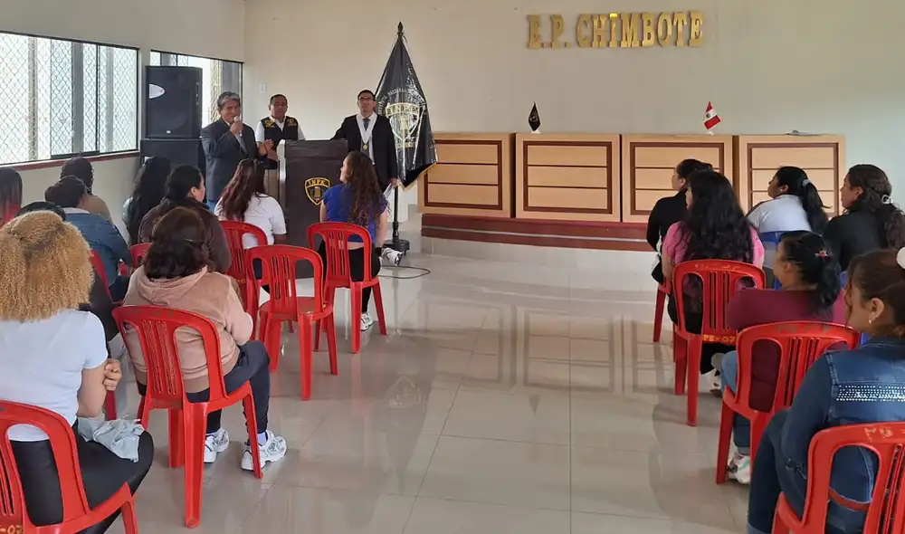 Al finalizar, las internas participaron activamente formulando preguntas al ponente. Fuente: Difusión.