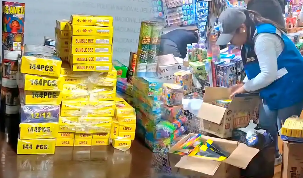 En el interior del centro comercial 'Los Vencedores' se intervinieron diversos establecimientos. Créditos: PNP.