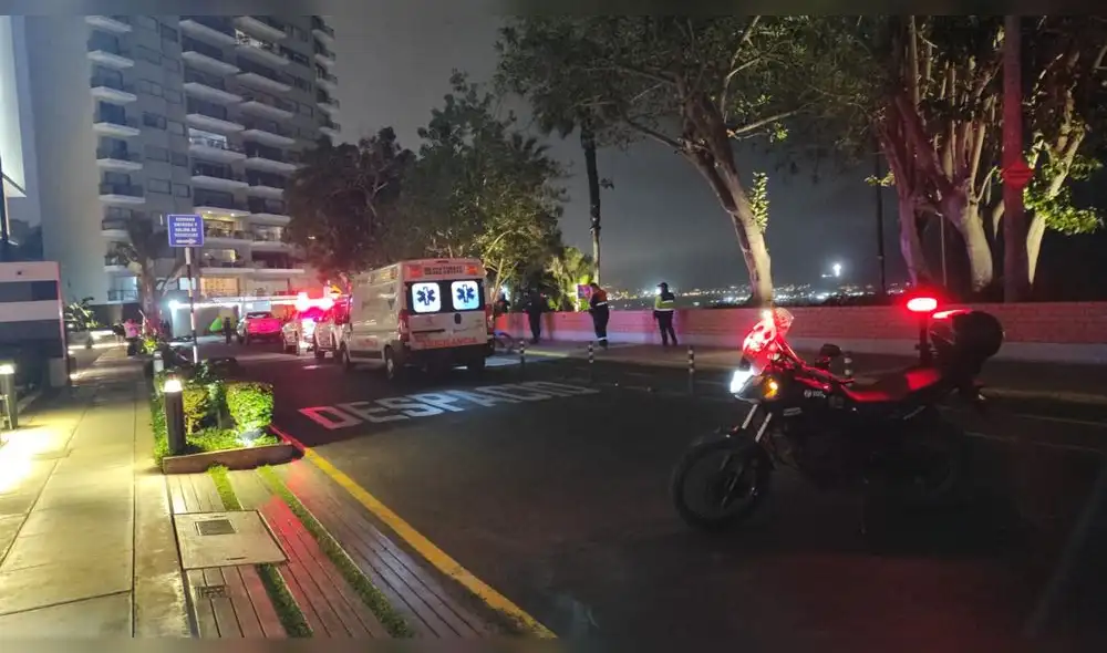 Crimen. El homicidio de un sujeto muy cerca a Larcomar alarmó a los vecinos de Miraflores. El asesino huyó. Crimen. El homicidio de un sujeto muy cerca a Larcomar alarmó a los vecinos de Miraflores. El asesino huyó.