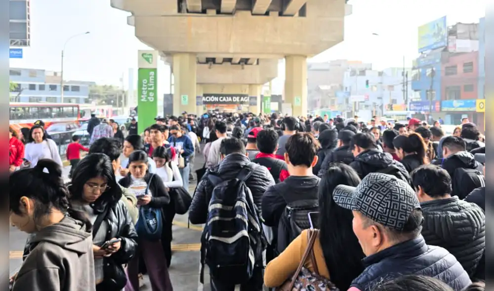 Largas colas en la Línea 1 del Metro se reportan con frecuencia en la capital. Largas colas en la Línea 1 del Metro se reportan con frecuencia en la capital.