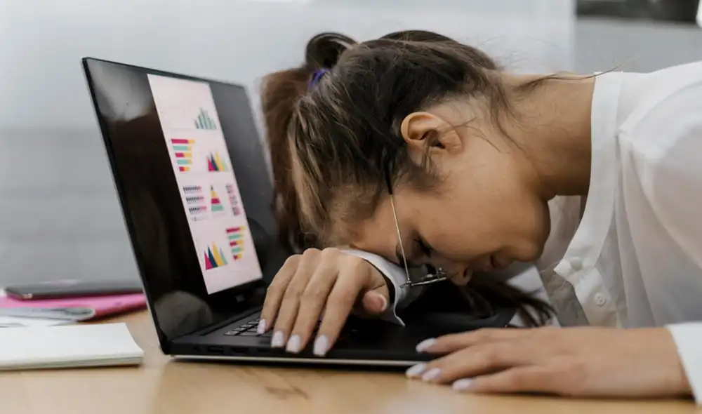 La falta de correspondencia entre los valores personales y los de la organización es uno de los motivos por los cuáles las personas no se sienten comprometidas con su trabajo.vFoto: Pexels