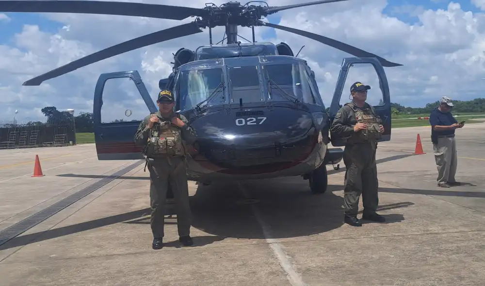 En posición. Una de los hlicópteros UH-60 Black Hawk donados por EEUU a la Aviación Policial emplazada en la base de Pucallpa, Ucayali: en total son nueve unidades contra las drogas. Foto: La República En posición. Una de los hlicópteros UH-60 Black Hawk donados por EEUU a la Aviación Policial emplazada en la base de Pucallpa, Ucayali: en total son nueve unidades contra las drogas. Foto: La República