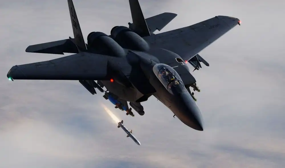 Estados Unidos lleva a cabo una ofensiva en Siria contra el grupo Estado Islámico, tras el ataque en Palmira que dejó tres estadounidenses muertos.