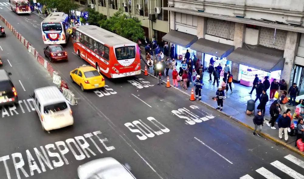 La ATU señalizará el carril exclusivo para buses con una franja azul para su distinción.