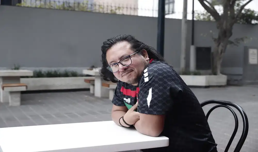 Carlos León Moya prepara una novela y un libro de cuentos. Fotografía: Sebastián Blanco / La República.