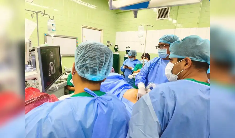 Un grupo de médicos logró extirpar un tumor alojado en el pulmón de un feto de 26 meses. Un grupo de médicos logró extirpar un tumor alojado en el pulmón de un feto de 26 meses.