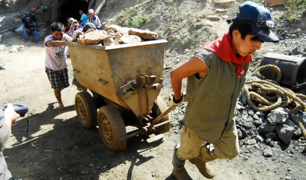 Para diversos especialistas, la disposición contenida en el reglamento del Reinfo desnaturaliza el objetivo de ordenar y fiscalizar a la pequeña minería. Foto: Andina