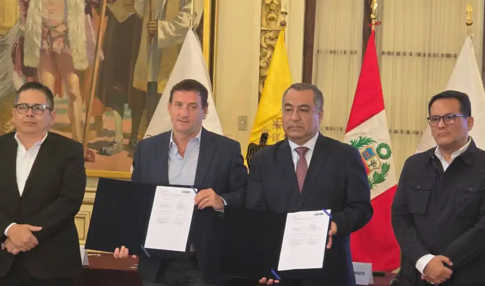 MML y MTC firmaron el convenio en el Palacio Municipal de Lima.