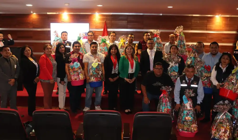 La presidenta de la Corte Superior destacó el gesto como un agradecimiento a la dedicación de los servidores. Fuente: Difusión. La presidenta de la Corte Superior destacó el gesto como un agradecimiento a la dedicación de los servidores. Fuente: Difusión.