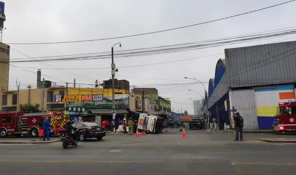 Vehículo de vuelca en el Callao. Foto: difusión