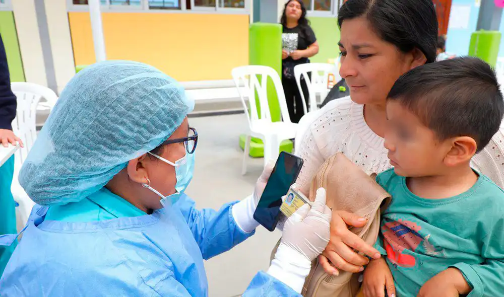 Hasta la fecha, solamente el 73 % ha logrado completar su esquema de vacunación. Créditos: Geresa Lambayeque.