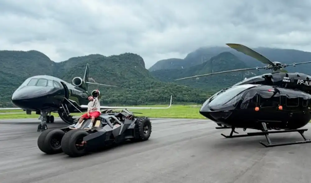 Neymar publicó una fotografía junto a sus vehículos. Foto: Instagram