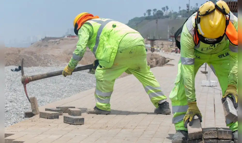 La Municipalidad Metropolitana de Lima lleva a cabo trabajos de mantenimiento vial en la Costa Verde, abarcan 121 mil metros cuadrados e incluyen pistas, puentes y áreas verdes. La Municipalidad Metropolitana de Lima lleva a cabo trabajos de mantenimiento vial en la Costa Verde, abarcan 121 mil metros cuadrados e incluyen pistas, puentes y áreas verdes.