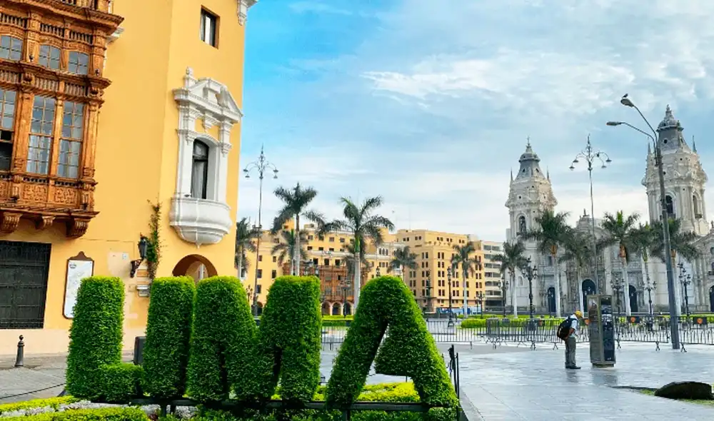 La capital del Perú, fundada en 1535 y conocida históricamente como la Ciudad de los Reyes.