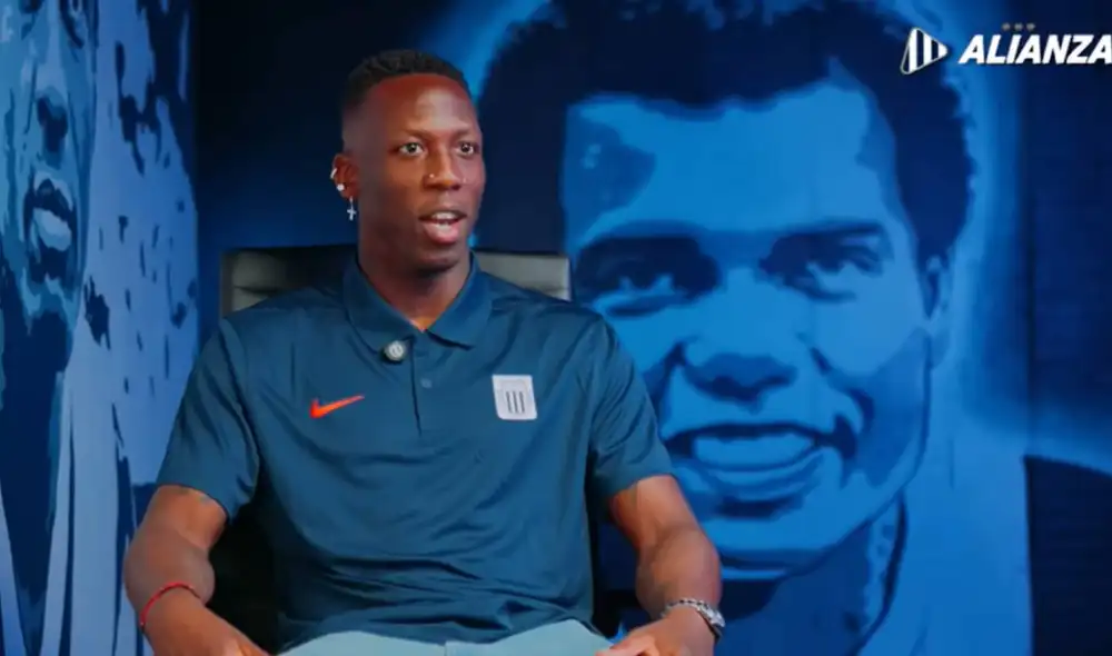 Luis Advíncula se emociona con su debut en Alianza Lima. Foto: Lr/Alianza Plau