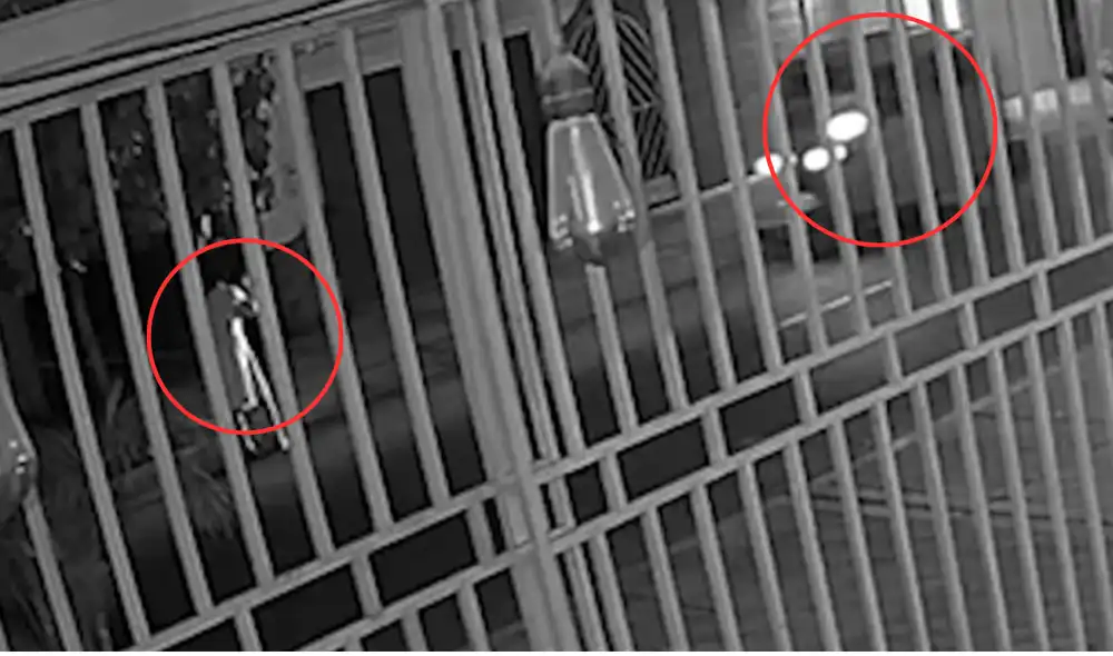 Una moto arrolló a una adulta mayor cuando barría en la puerta de su casa en Chincha.