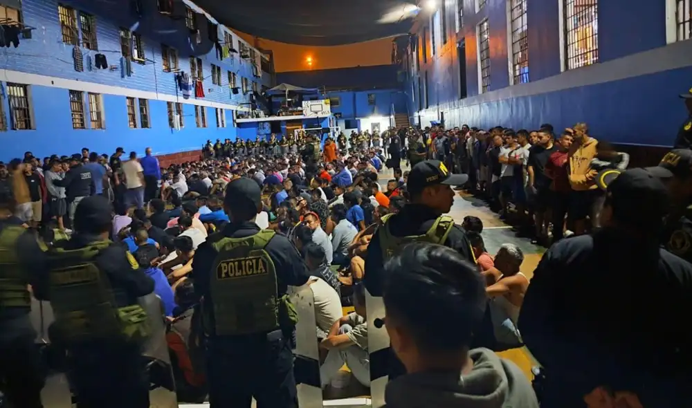 Reos del penal de SJL tenían mesas de billar, TV, celulares e imagen de la Santa Muerte