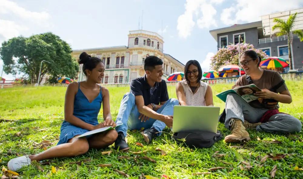 Becas para estudiar una maestría en España. Foto: difusión