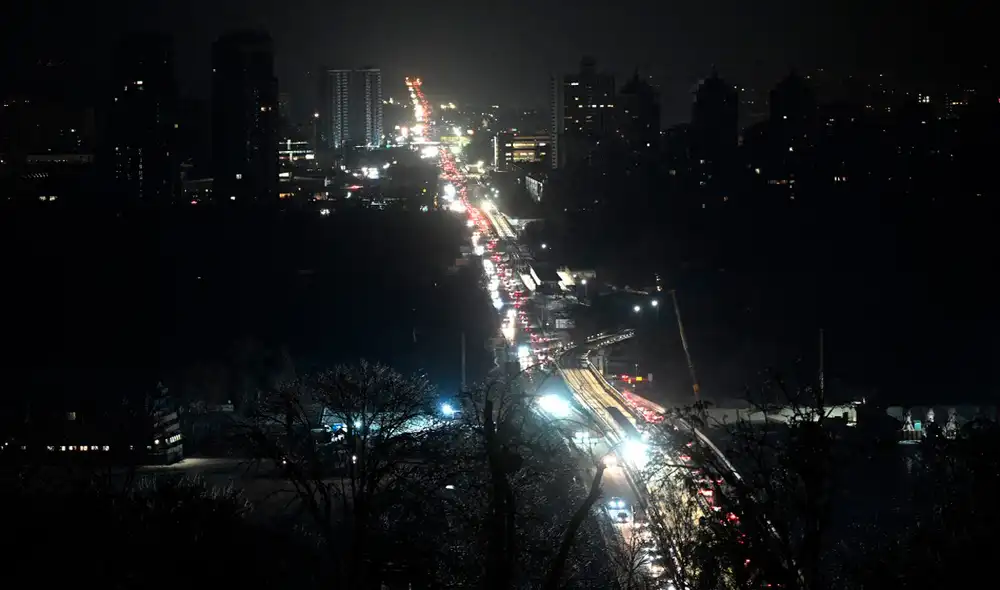 Un nuevo bombardeo ruso en Kiev provoca una crisis humanitaria en pleno invierno.