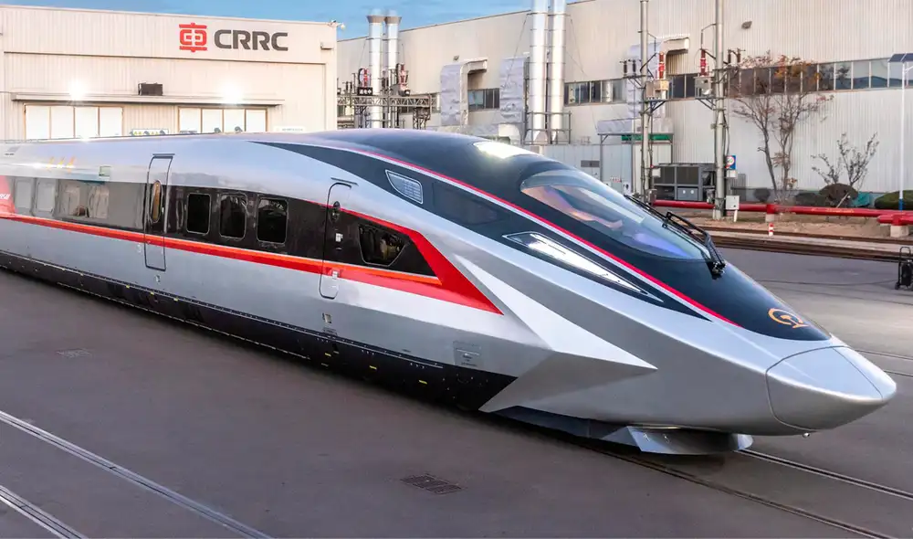 China presentó su moderno tren bala que viaja a de 450 km/h y reta a Japón.