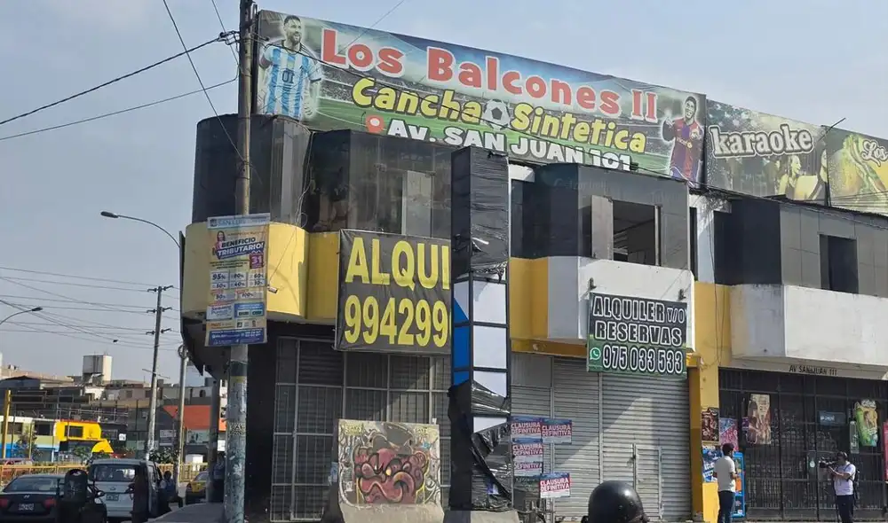Un ataque armado en la cancha sintética Los Balcones II, San Luis, dejó tres muertos y dos heridos, en plena emergencia. Dos víctimas eran venezolanas y fallecieron en el lugar.