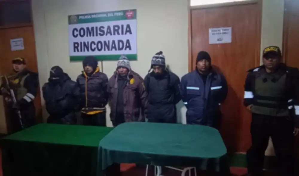 Detenidos fueron llevados  a la comisaría La Rinconada. Foto: PNP.