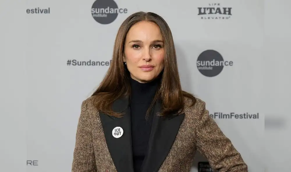 La ganadora del Óscar llevó el pin "Fuera ICE".