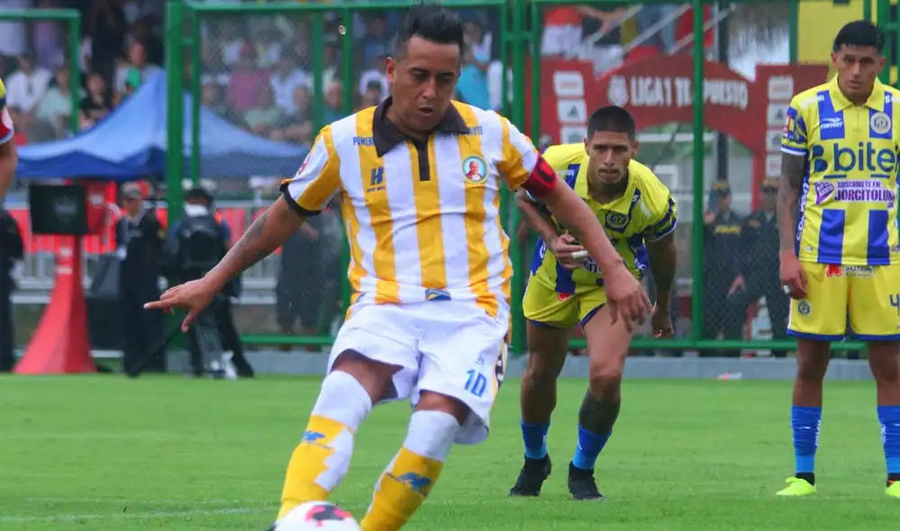 Christian Cueva marcó de penal el empate parcial 1-1 de su equipo ante FC Cajamarca. Foto: Juan Pablo II Christian Cueva marcó de penal el empate parcial 1-1 de su equipo ante FC Cajamarca. Foto: Juan Pablo II
