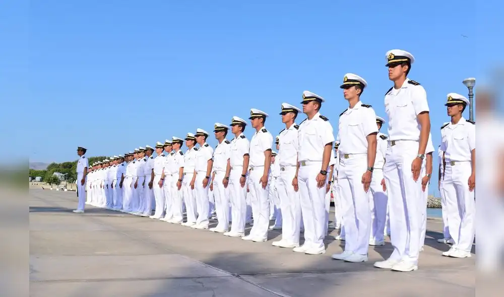Cadetes de la Marina de Guerra del Perú