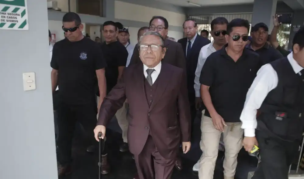 Ciro Castillo ingresando a las instalaciones del GORE Callao | Marco Cotrina / URPI-LR