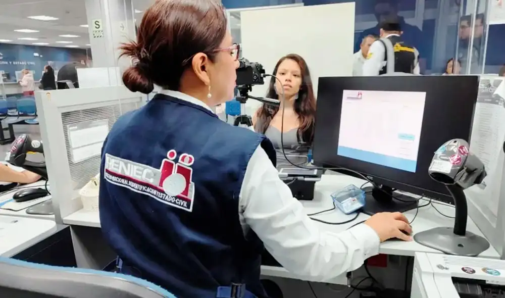 Reniec invoca a ciudadanos que ya cumplieron 18 años cambiar su DNI amarillo por el electrónico.